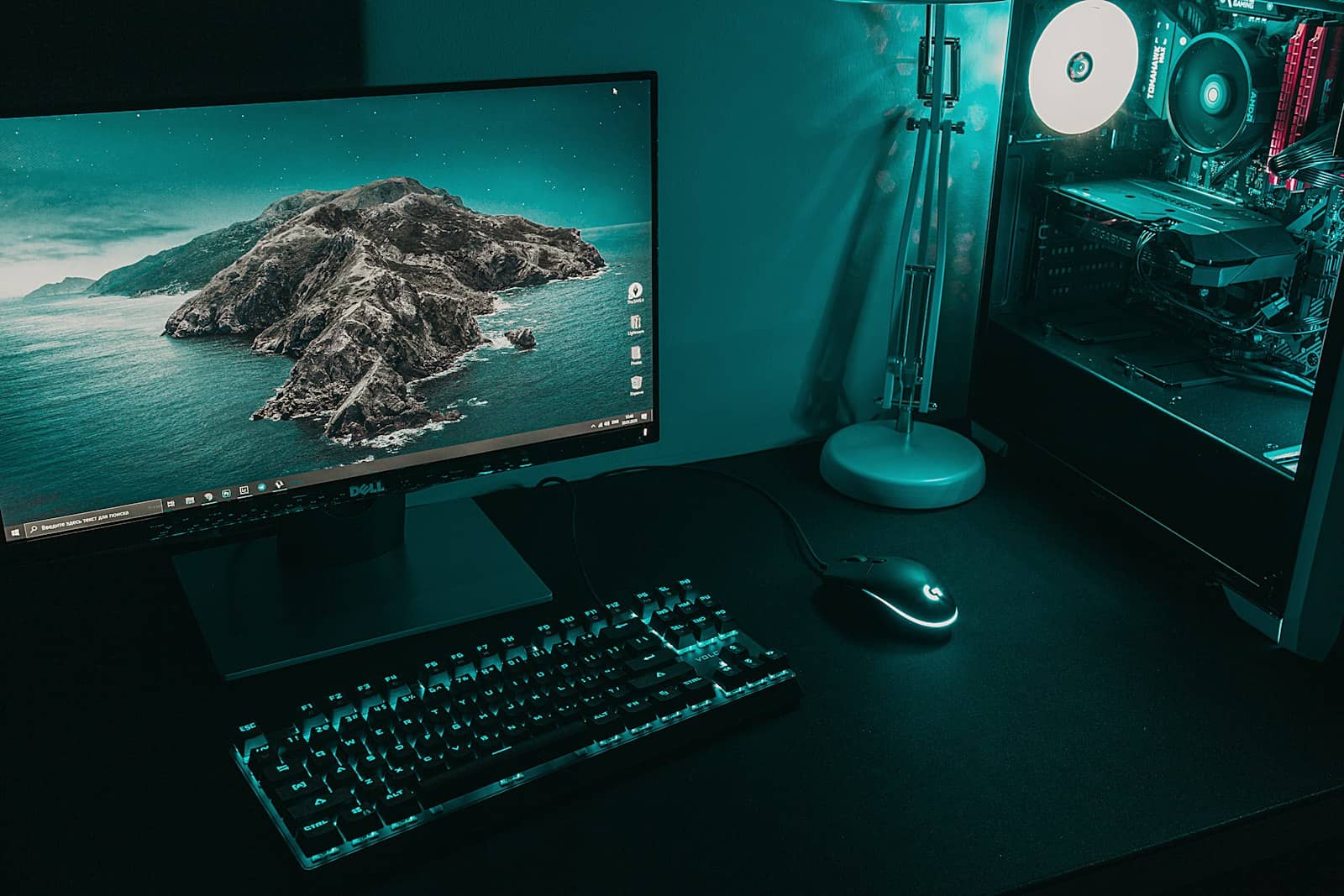 A gaming setup with keyboard and monitor