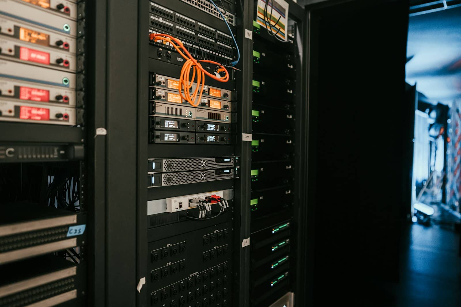 Cloud computing servers and network