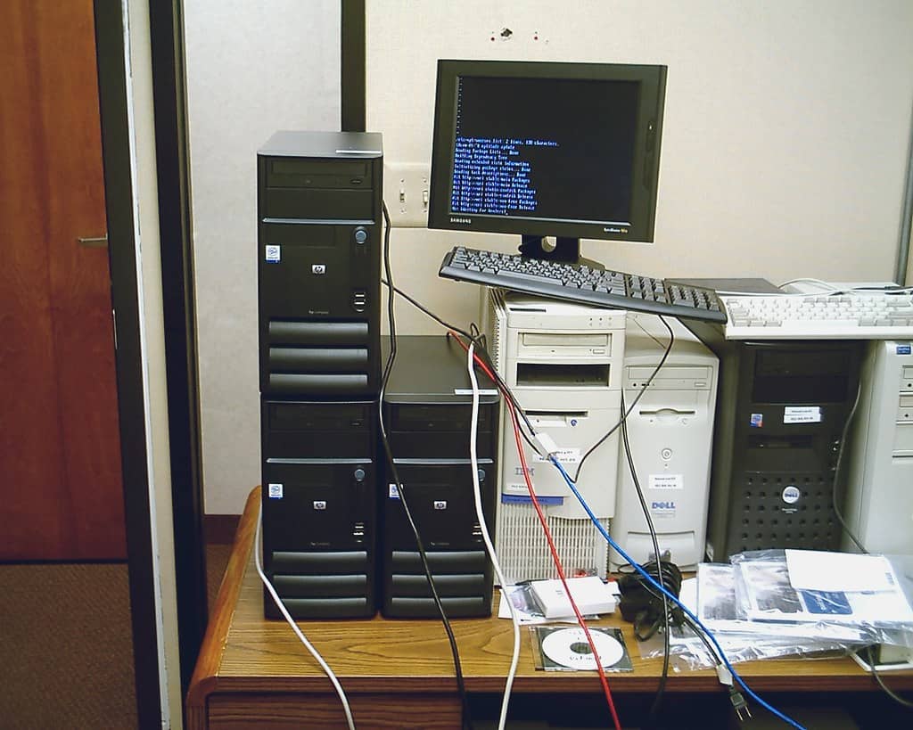 Network cabling in a cloud data center