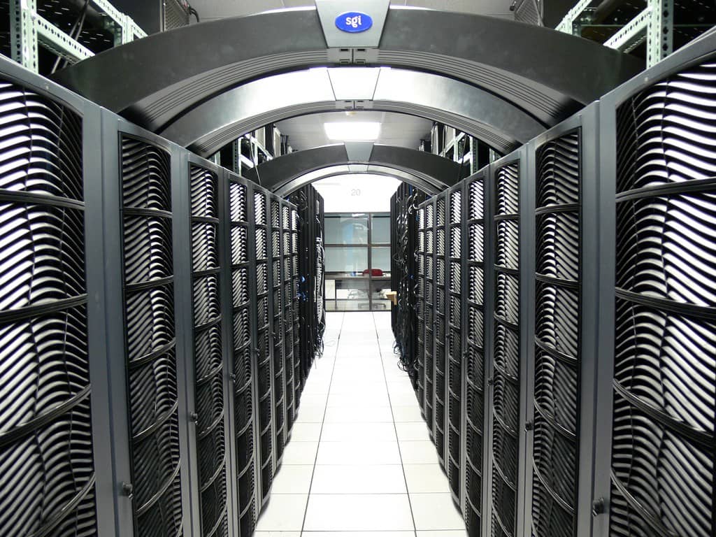 Rows of enterprise server racks in a data center, representative of VMware vCenter-managed infrastructure